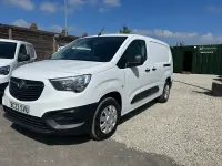 Second-hand Vauxhall Combo S 100 CP (73 kW) 2023 Alb Monovolum