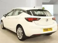 Used Vauxhall Astra 105 HP (77 kW) 2016 White Hatchback