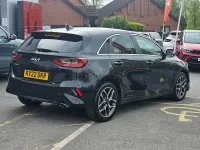 Usado Kia Ceed 158 HP (116 kW) 2022 Preto Citadino