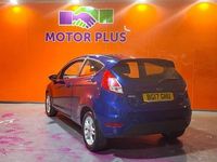 Usado Ford Fiesta Zetec 100 HP (73 kW) 2017 Azul Citadino