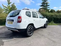 Used Dacia Duster Prestige 125 HP (91 kW) 2017 White SUV