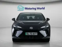 Begagnad MG MG4 EV SE 319 kW (435 HK) 2023 Svart Halvkombi
