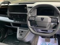 Second-hand Peugeot Expert 143 CP (105 kW) 2025 Alb Van