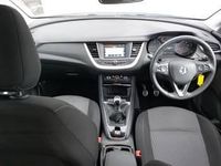 Used Vauxhall Grandland X Design Edition 130 HP (95 kW) 2019 White SUV