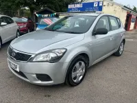 Used Kia Ceed 89 HP (65 kW) 2010 Silver Hatchback