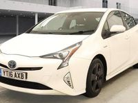 Used Toyota Prius 122 HP (89 kW) 2016 White Hatchback