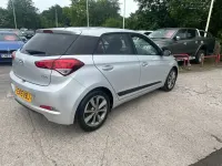 Used Hyundai i20 Premium 84 HP (61 kW) 2015 Silver Hatchback