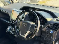 Begagnad Toyota Noah 2018 Svart Minibuss