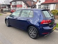 Used VW Golf VII SE 125 HP (91 kW) 2018 Blue Hatchback