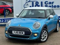 Usado Mini Cooper D Hatch 116 HP (85 kW) 2015 Azul Citadino
