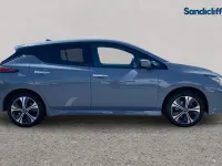 Begagnad Nissan Leaf Tekna 160 kW (218 HK) 2021 Grå Halvkombi