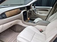 Usado Jaguar S-Type SE 400 HP (294 kW) 2002 Cinzento Sedan