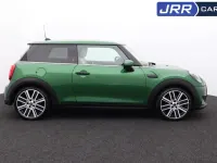 Begagnad Mini Cooper Exclusive 2024 Grön Halvkombi