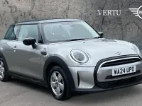 Usado Mini Cooper Classic 136 HP (100 kW) 2024 Prateado Citadino