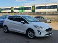 Used Ford Fiesta Zetec 70 HP (51 kW) 2018 White Hatchback