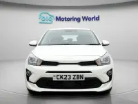 Begagnad Kia Rio 84 HK (61 kW) 2022 Vit Halvkombi