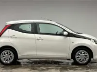 Used Toyota Aygo X-play 72 HP (52 kW) 2021 White Hatchback