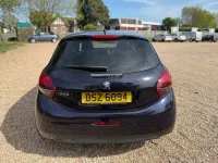 Used Peugeot 208 Signature Sky 82 HP (60 kW) 2019 Blue Hatchback