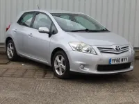 Used Toyota Auris 99 HP (72 kW) 2011 Silver Hatchback