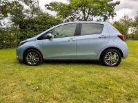 Used Toyota Yaris 99 HP (72 kW) 2015 Blue Hatchback