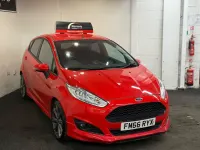 Begagnad Ford Fiesta ST-Line 125 HK (91 kW) 2017 Röd Halvkombi