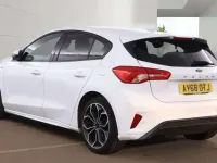 Begagnad Ford Focus ST-Line X 125 HK (91 kW) 2018 Vit Halvkombi