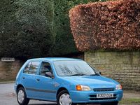 Usado Toyota Starlet 1998 Azul Utilitario
