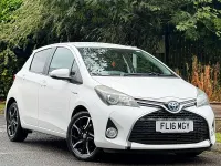 Used Toyota Yaris Design 100 HP (73 kW) 2016 White Hatchback