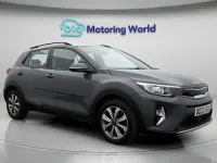 Usado Kia Stonic 99 CV (72 kW) 2022 Gris SUV