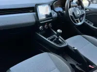 Used Renault Clio Evolution 90 HP (66 kW) 2024 White Hatchback