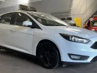 Used Ford Focus Zetec 2015 White Hatchback