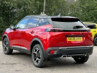 Neu Peugeot 2008 GT 129 PS (94 kW) 2026 Rot SUV