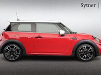 Begagnad Mini Cooper Hatch 134 HK (98 kW) 2023 Röd Halvkombi