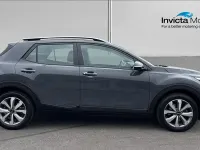 Usado Kia Stonic 99 CV (72 kW) 2022 Gris SUV