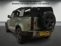 Usado Land Rover Defender SE Dynamic 300 HP (220 kW) 2022 Verde SUV