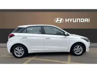 Begagnad Hyundai i20 SE 84 HK (61 kW) 2017 Vit Halvkombi