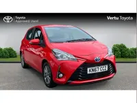 Used Toyota Yaris 100 HP (73 kW) 2017 Red Hatchback
