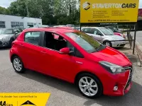 Used Toyota Yaris 101 HP (74 kW) 2015 Red Hatchback