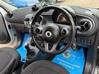 Used Smart ForFour Passion 71 HP (52 kW) 2016 White Hatchback