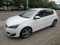 Używany Peugeot 308 Allure 2016 Biały Hatchback