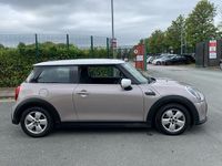 Usado Mini Cooper Classic 134 HP (98 kW) 2023 Cinzento Citadino