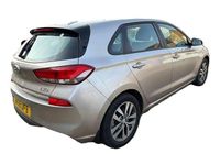 Used Hyundai i30 SE 140 HP (102 kW) 2018 White Hatchback