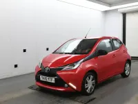 Używany Toyota Aygo x-press 69 KM (50 kW) 2015 Czerwony Hatchback