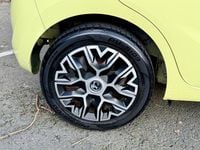 Used Vauxhall Viva 75 HP (55 kW) 2017 Green Hatchback