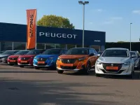 Gebraucht Peugeot e-2008 Active Premium 100 kW (136 PS) 2022 Schwarz SUV