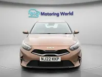 Usado Kia Ceed 118 HP (86 kW) 2022 Castanho Citadino