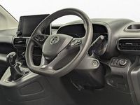 Used Vauxhall Combo Sportive 101 HP (74 kW) 2020 White jade MPV