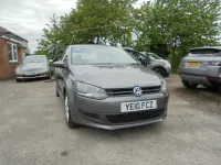 Usado VW Polo SE 85 HP (62 kW) 2010 Cinzento Citadino