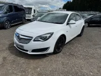 Used Vauxhall Insignia Design Edition 140 HP (102 kW) 2014 White Hatchback