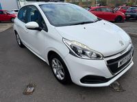Used Peugeot 208 Active 82 HP (60 kW) 2017 White Hatchback